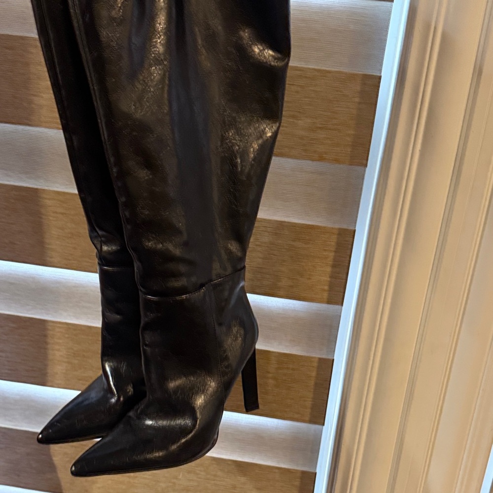 Elegant Black Leather Women's Boots